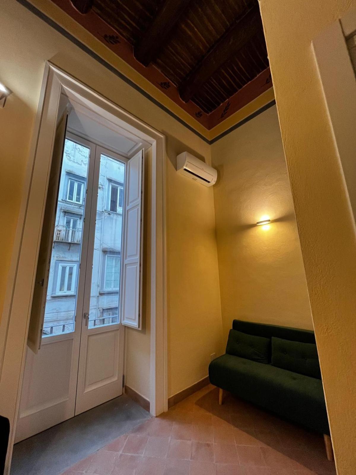 Apartment Domus Ars San Gregorio Armeno 41 *